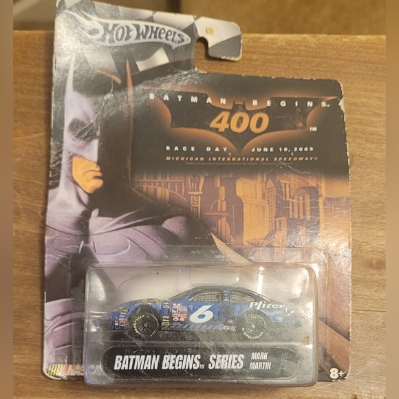 Hot Wheels 2004 Batman Begins 400 Race Day Series #6 Mark Martin 1:64 Scale - Picture 1 of 3
